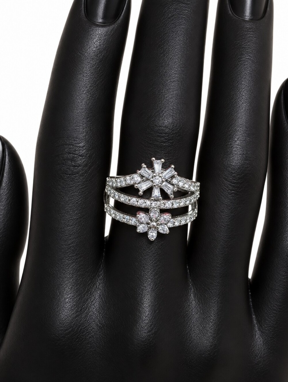Size 7.5 Ring Silver Tone Alloy Rhinestone Fashion Jewelry Statement
